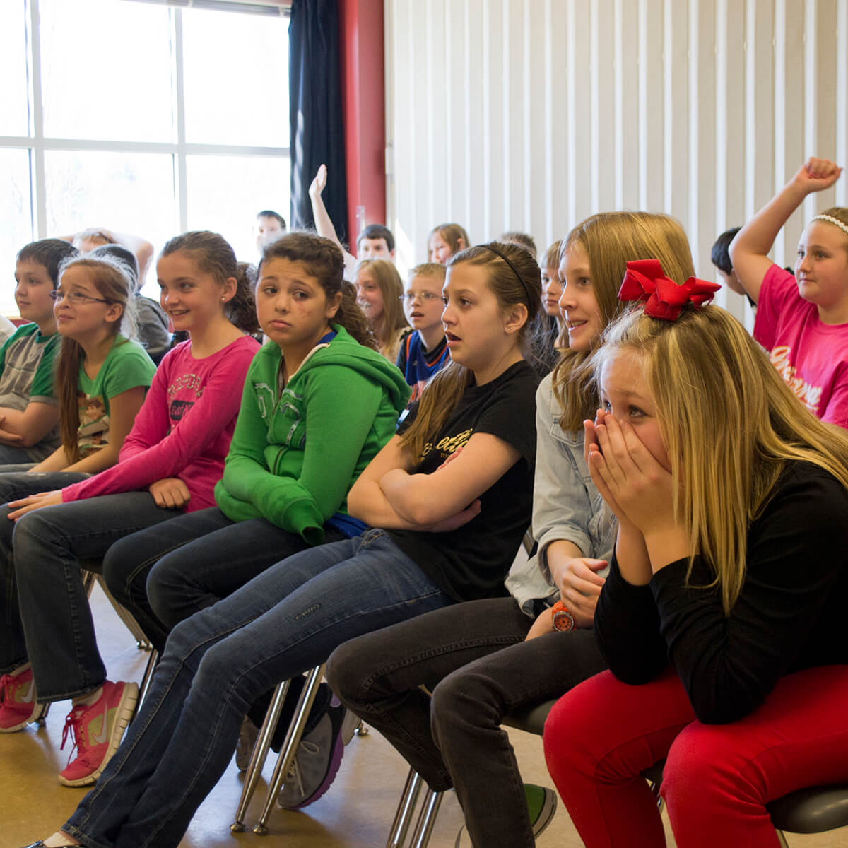 A room of elementary school kids on a field trip to Wonderlab Bloomington